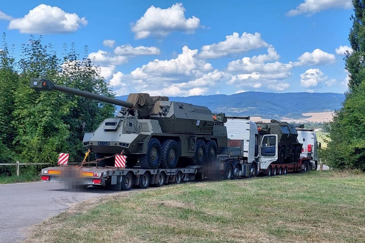 First four Zuzana 2 howitzers arrive in Ukraine