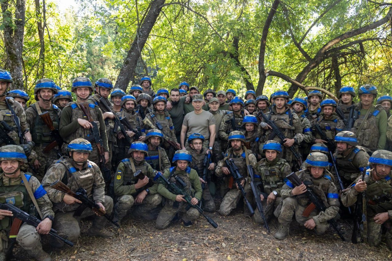 Ukraine’s Commander-in-Chief Sirskyi visits frontline troops