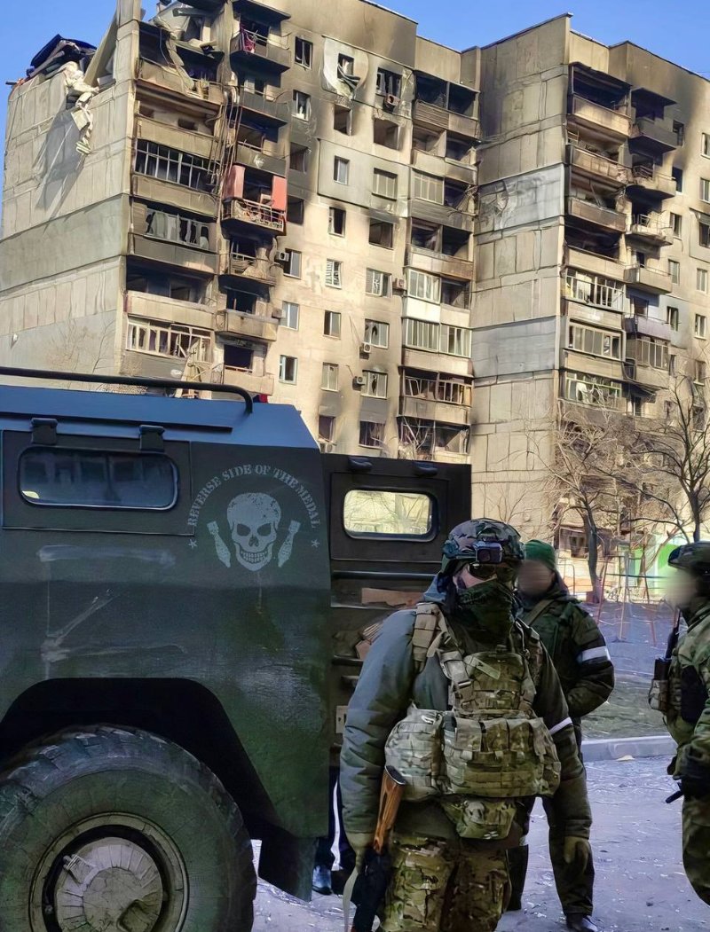Mariupol: The flip side of the coin, Russian troops on site