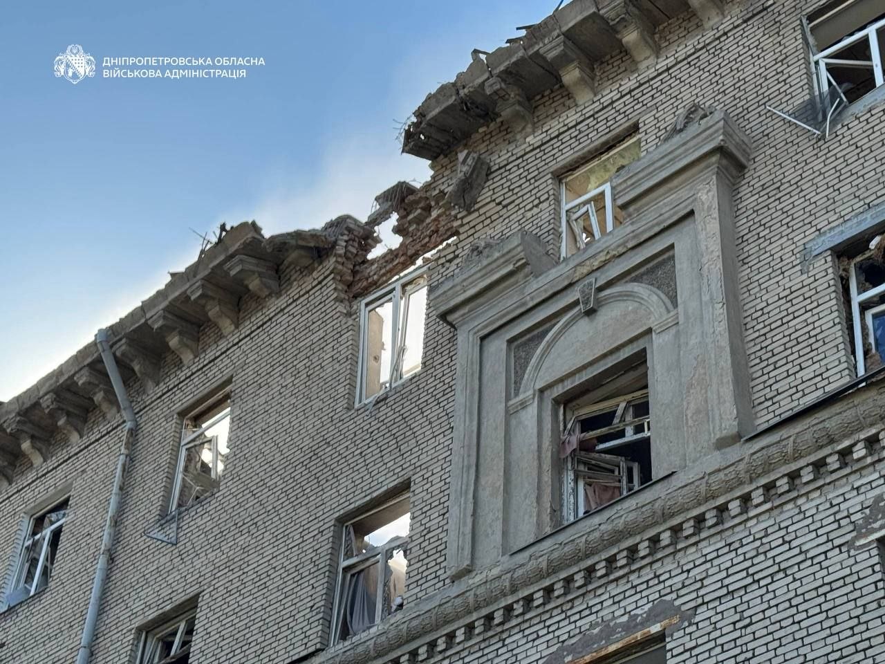 Russian strike hits Dnipro: 4 killed, injuries reported