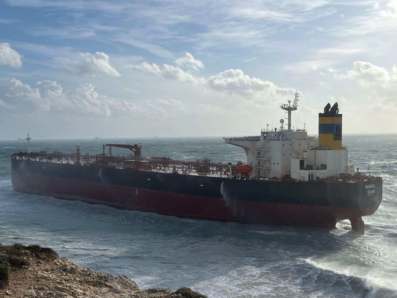 The QENDIL tanker from the shadow fleet grounded near Turkey