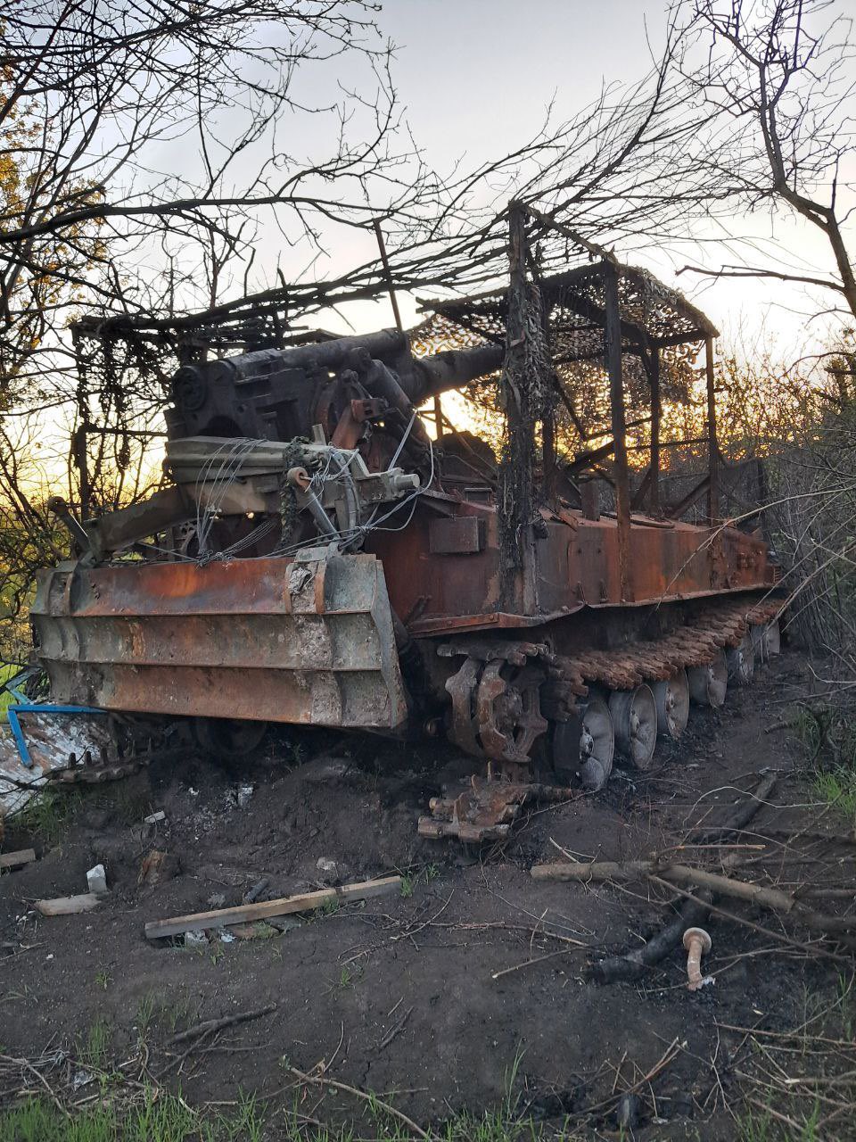 Destroyed Russian 2S5 Giatsint-S SPG in Donetsk