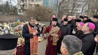 Religious leaders pray after Russian strike in Ternopil