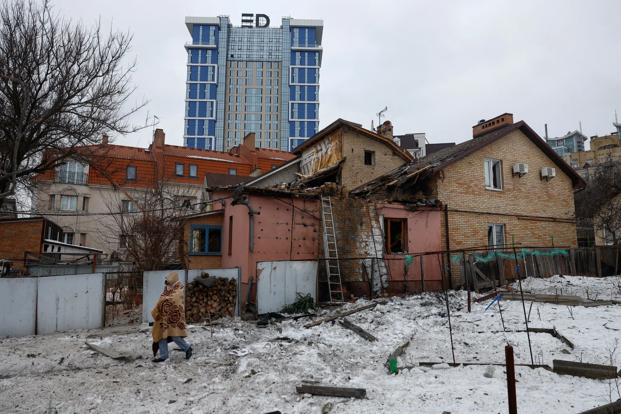 Russia attacks Kharkiv, Zaporizhzhia, Kyiv, Kryvyi Rih; 24 injured, 500+ buildings without heat
