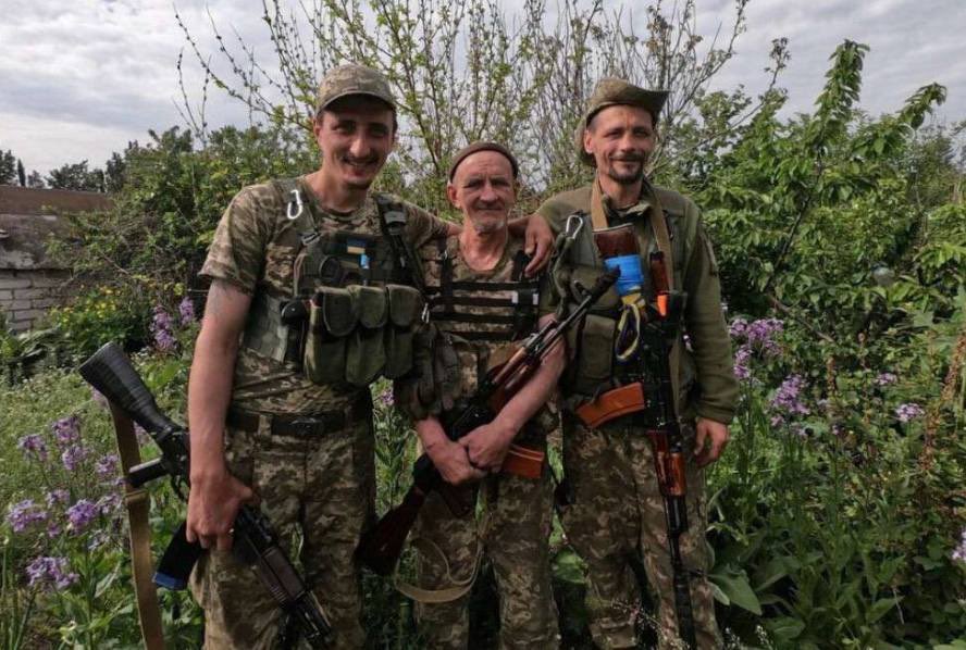 Father Joins Sons on Front Lines in Defense of Motherland