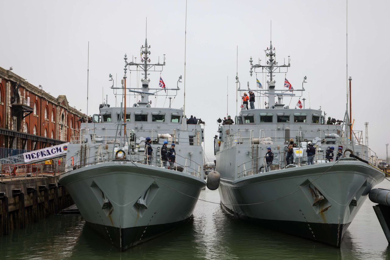 Sandown-class ships Cherkasy and Chernihiv in Portsmouth for exercises