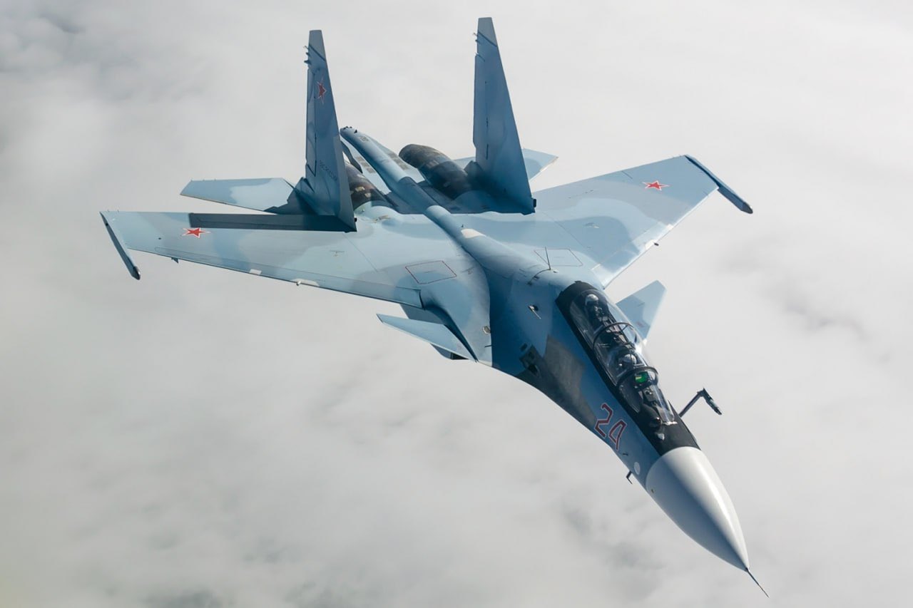 Crisis in Crimea: a Su-30 crashes, crew ejects