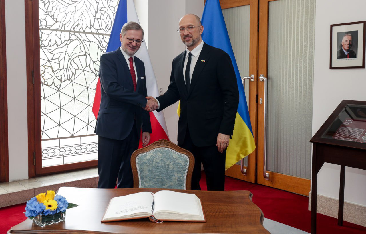 Ukraine and Czech Republic sign joint arms production agreements
