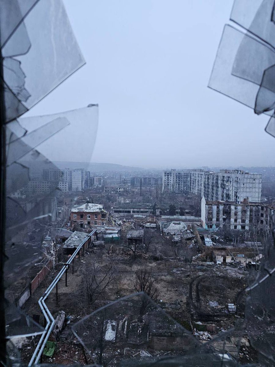 New images show destroyed, Russian-occupied Bakhmut; geolocated near Nezolezhnosti and Gorbatova intersection.