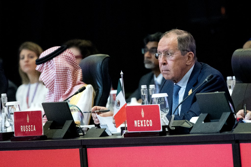 Blinken and Lavrov meet at G20, urge negotiation to end Ukraine war