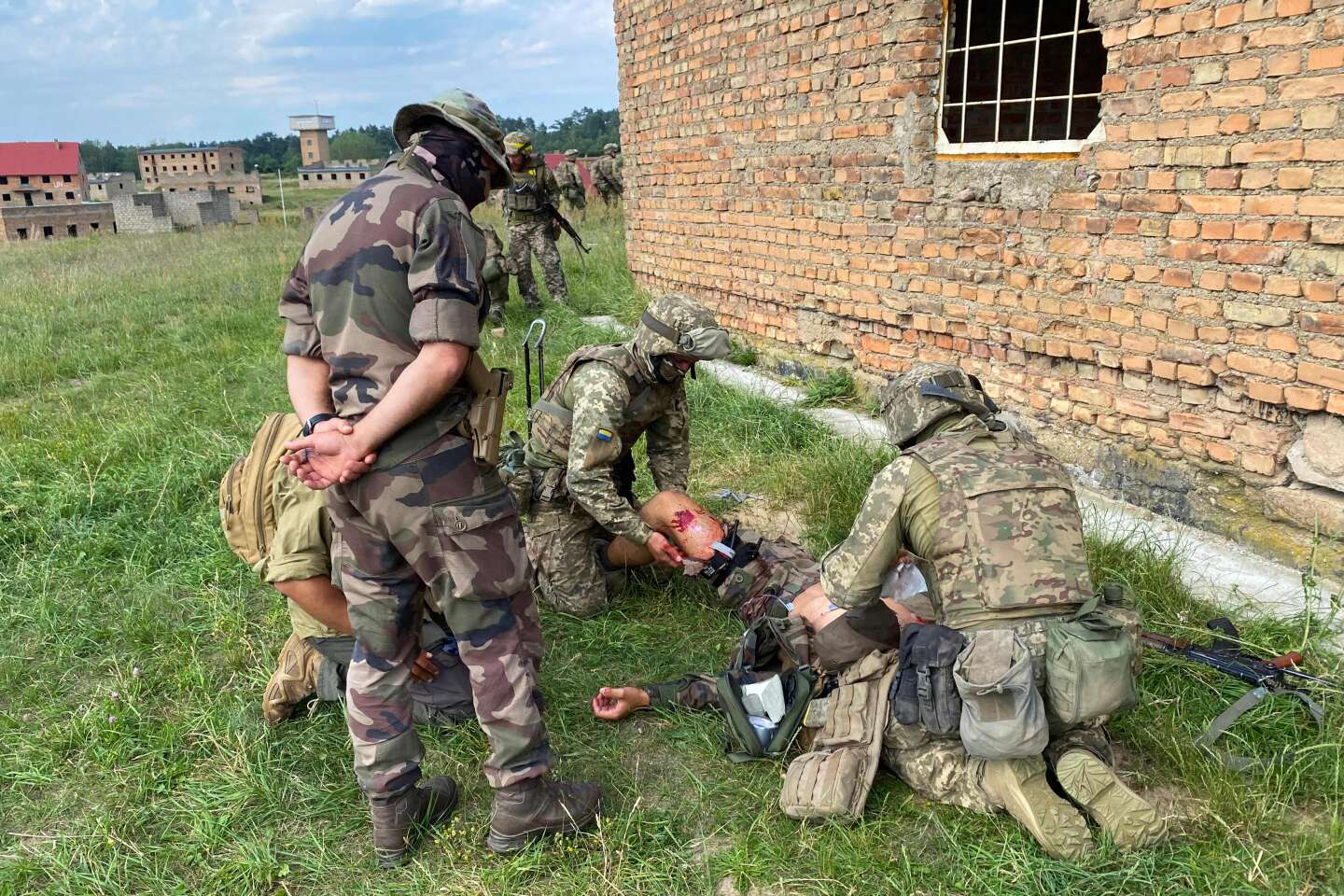 Ukraine mobilizes troops for training and front-line replenishment