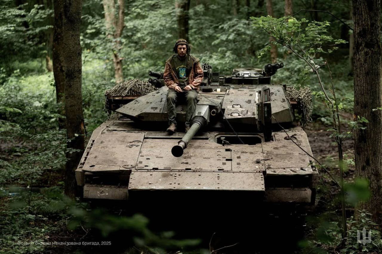 Swedish CV9040C IFV without Barracuda kit in service