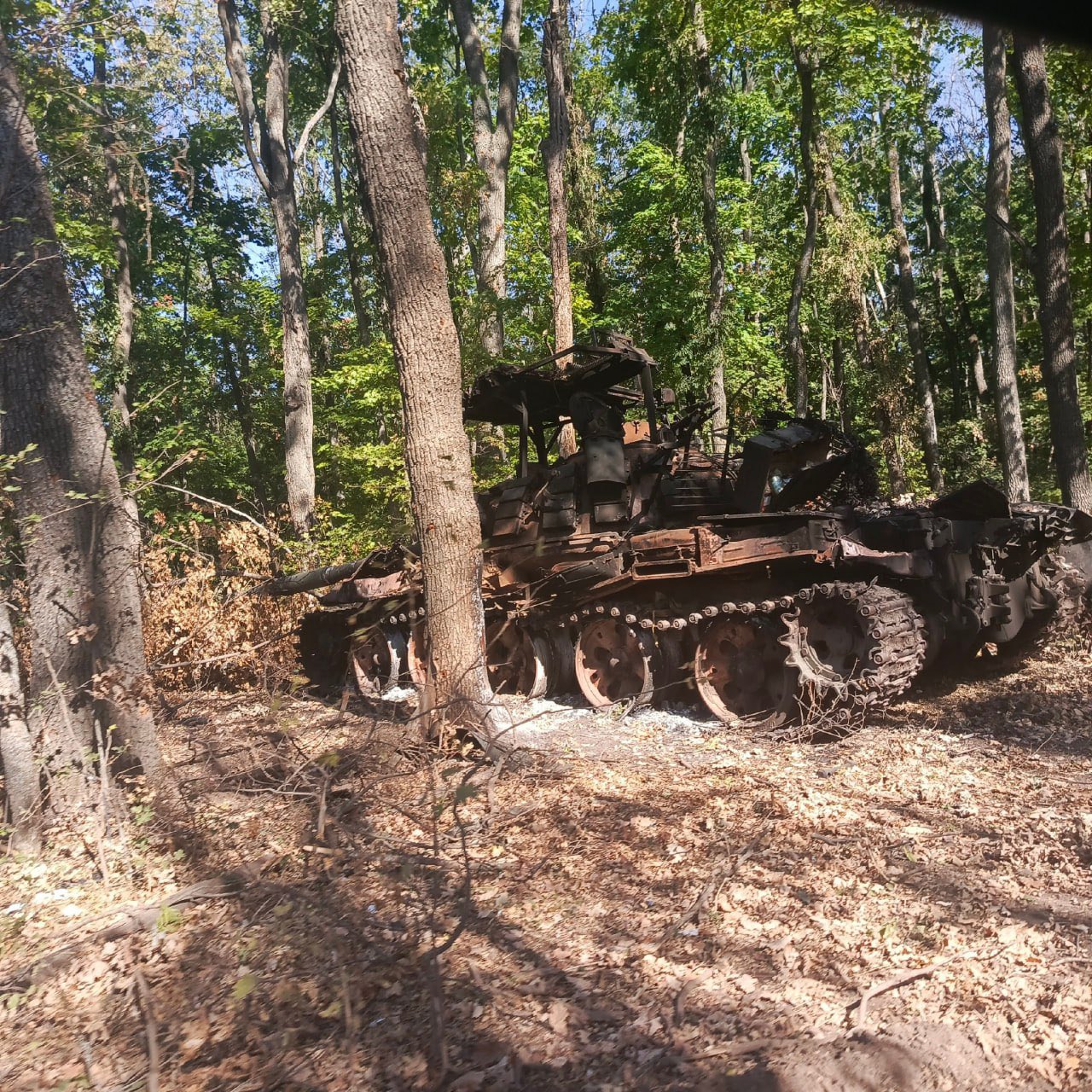 Destroyed Russian T-62 tank in Kharkiv region