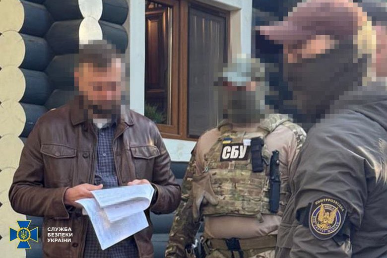 SBU: MFA diplomat sold Ukrainian passports to Russians for EU travel