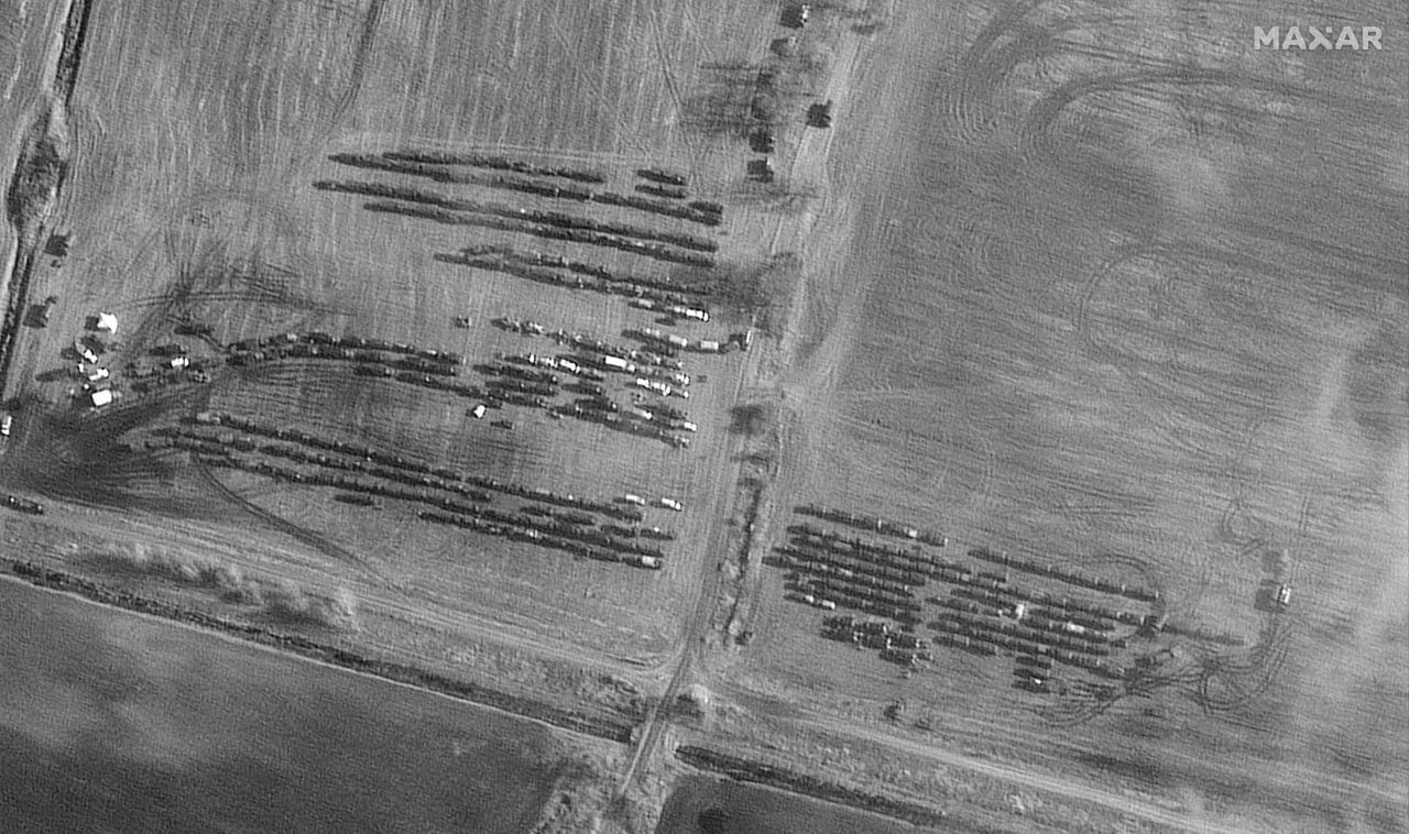 New satellite imagery: forces and helicopters near Ukraine border