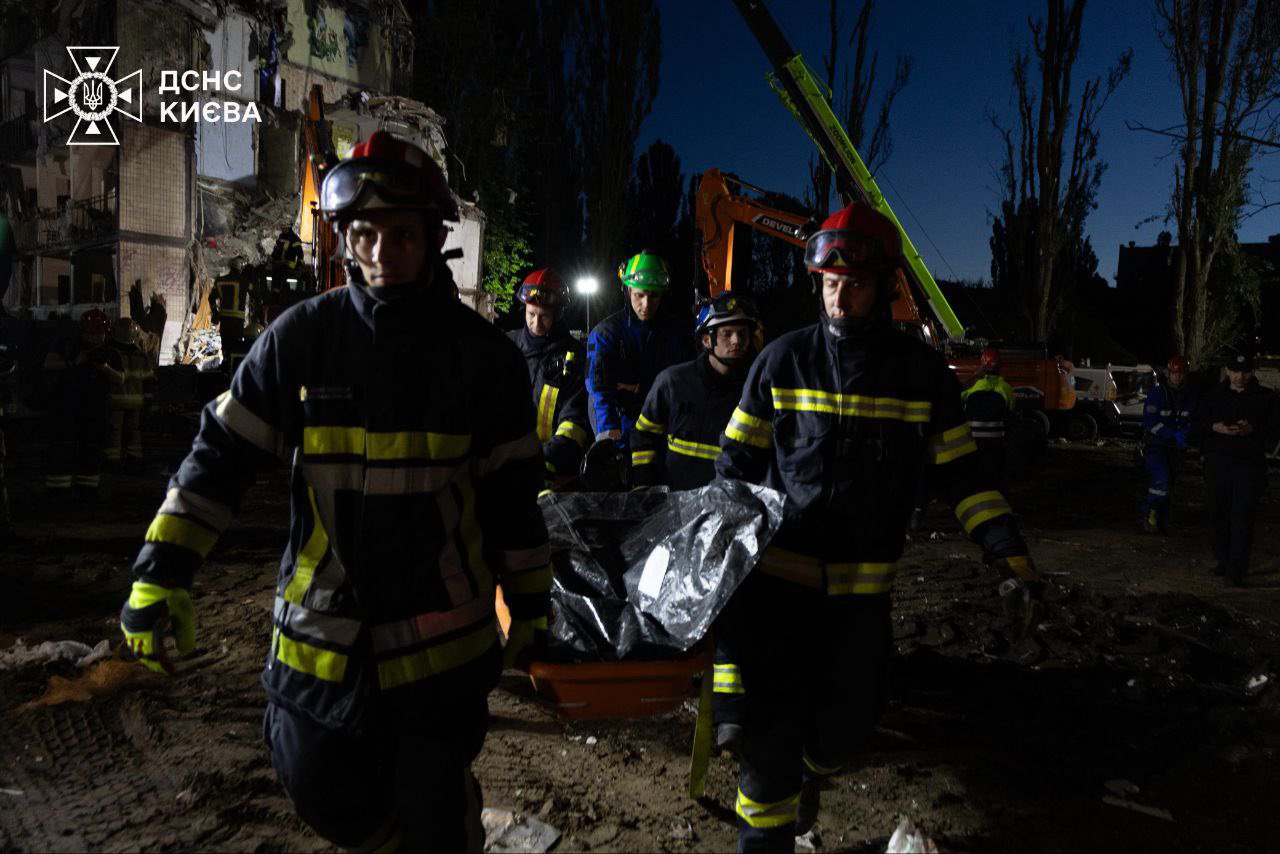 Russian attack kills 16 in Kyiv, 159 injured, air raid sirens resume