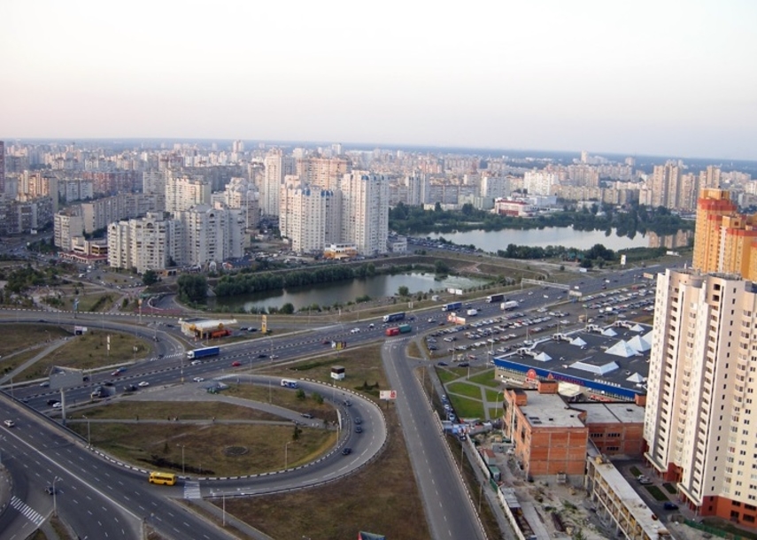 Fragments reportedly fall in Darnytskyi district