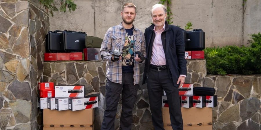 Oxford Professor Donates Prize Money to Ukraine’s Armed Forces for Drones