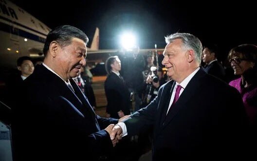 Xi Jinping arrives in Hungary on visit