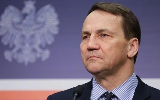 Sikorski: Brave Ukrainian Army is Ukraine’s Best Security Guarantee