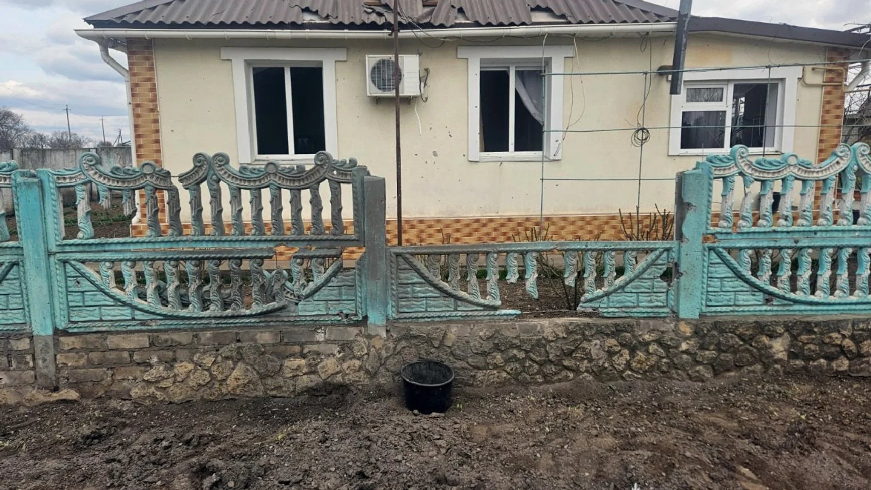 Russian strikes injure five in Kherson Oblast