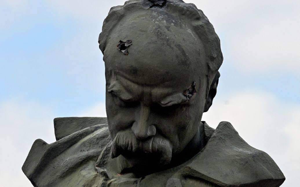 Shevchenko monument shot by occupiers; education banned, books burned in occupied Ukraine.