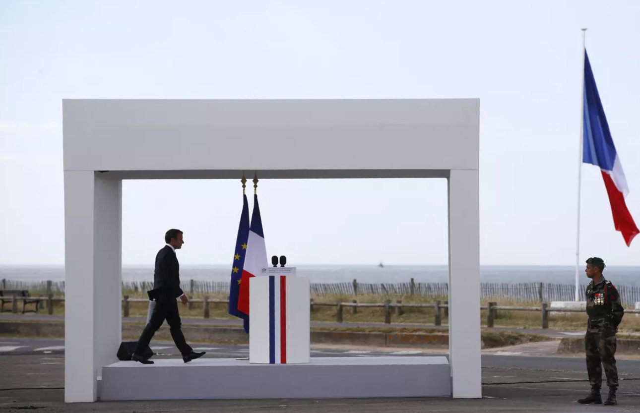 France invites Russia to Normandy landings anniversary, but without Putin