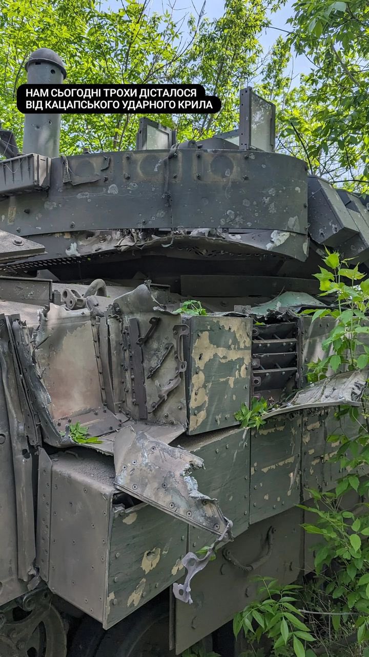 BRAT dynamic protection shields Ukrainian Bradley from Russian Lancet drone