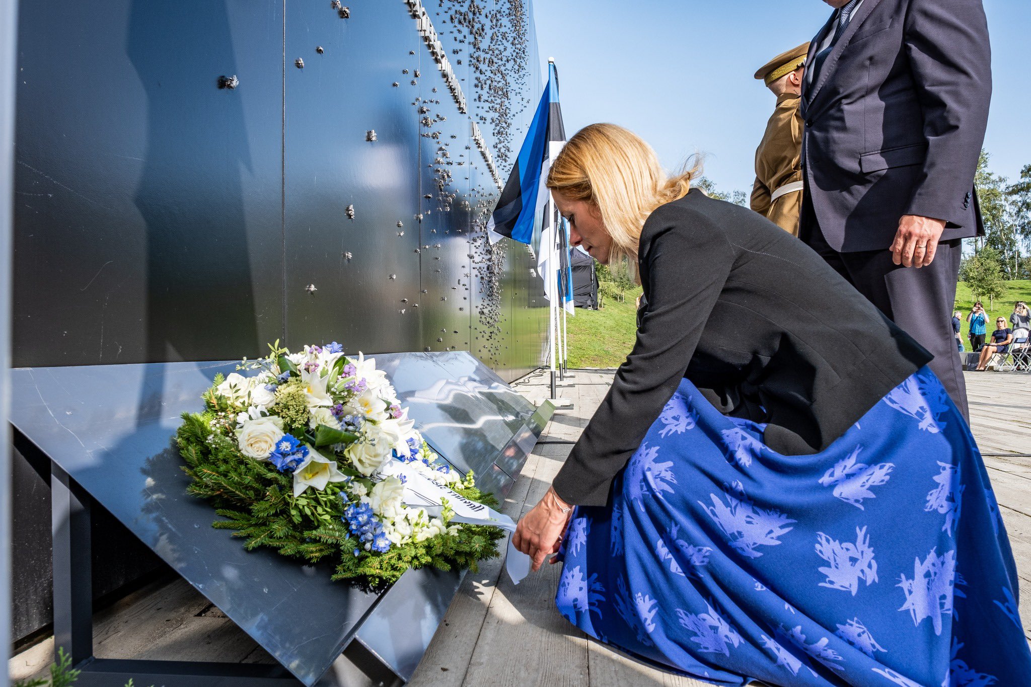 Remembering 10,205 Estonians deported to Siberia, contrasting with Ukraine.