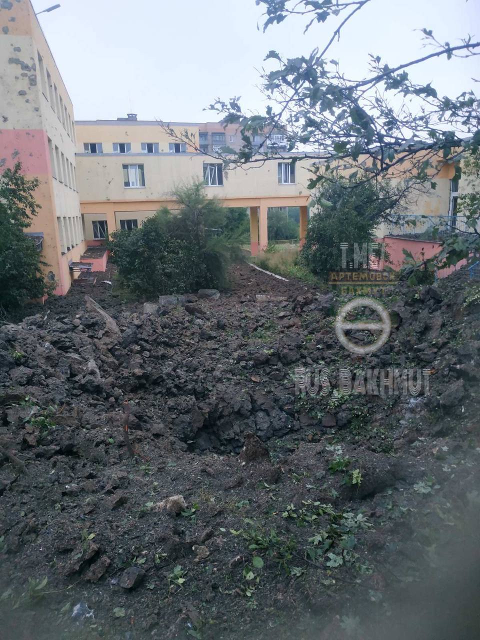 School #10 in Bakhmut, Donetsk Oblast, bombed