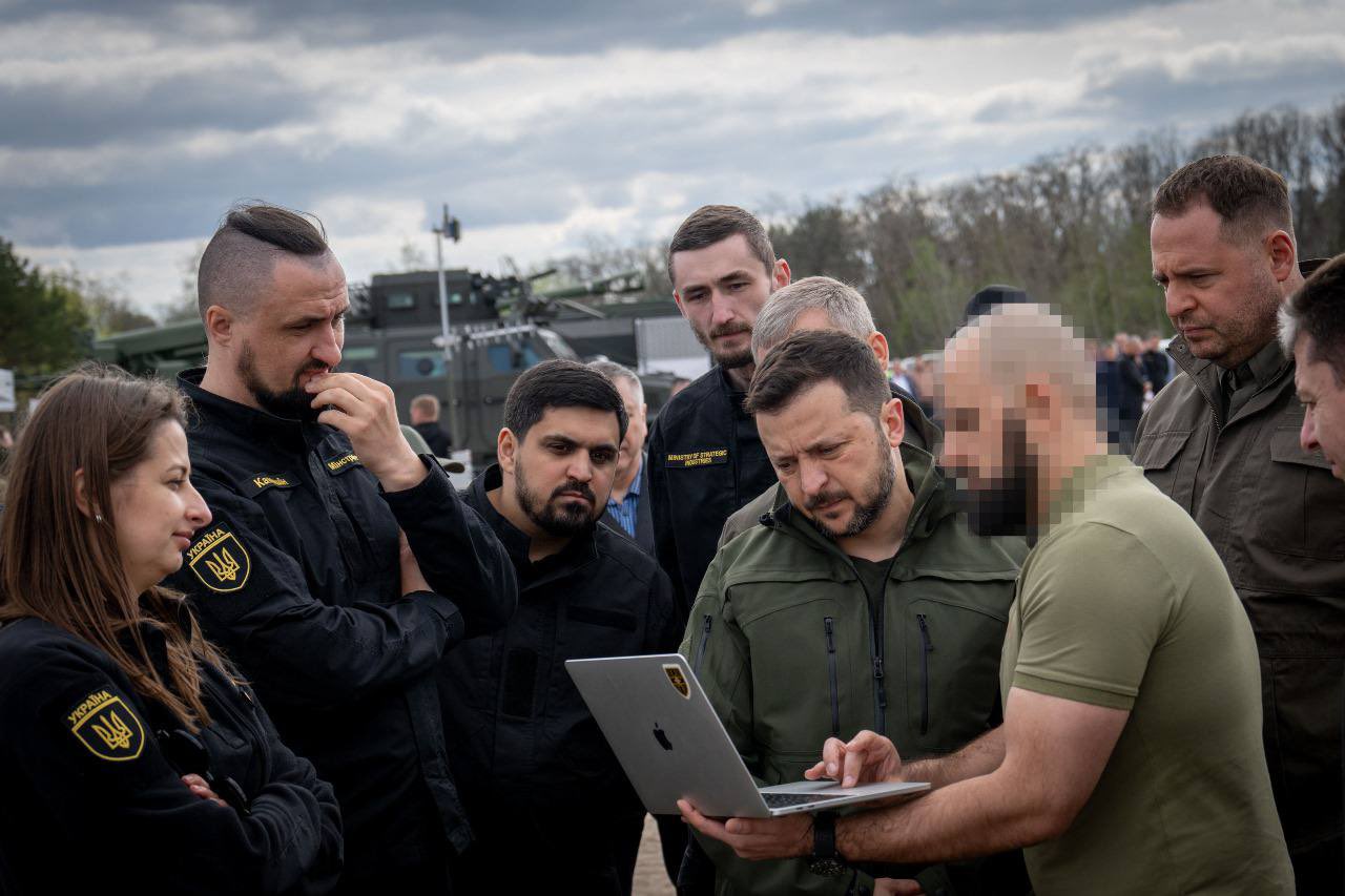 Zelensky presented Ukrainian Lancet-like drone with 100+ km range