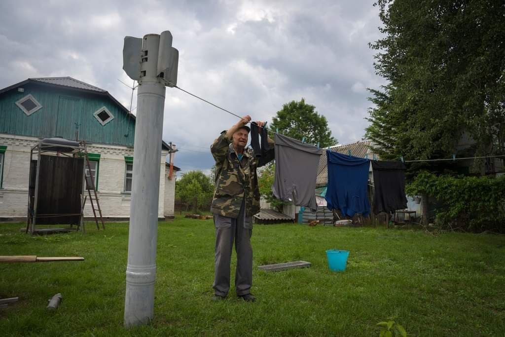 Laundry on a Russian missile fragment: a symbol of resilience in Kyiv region.