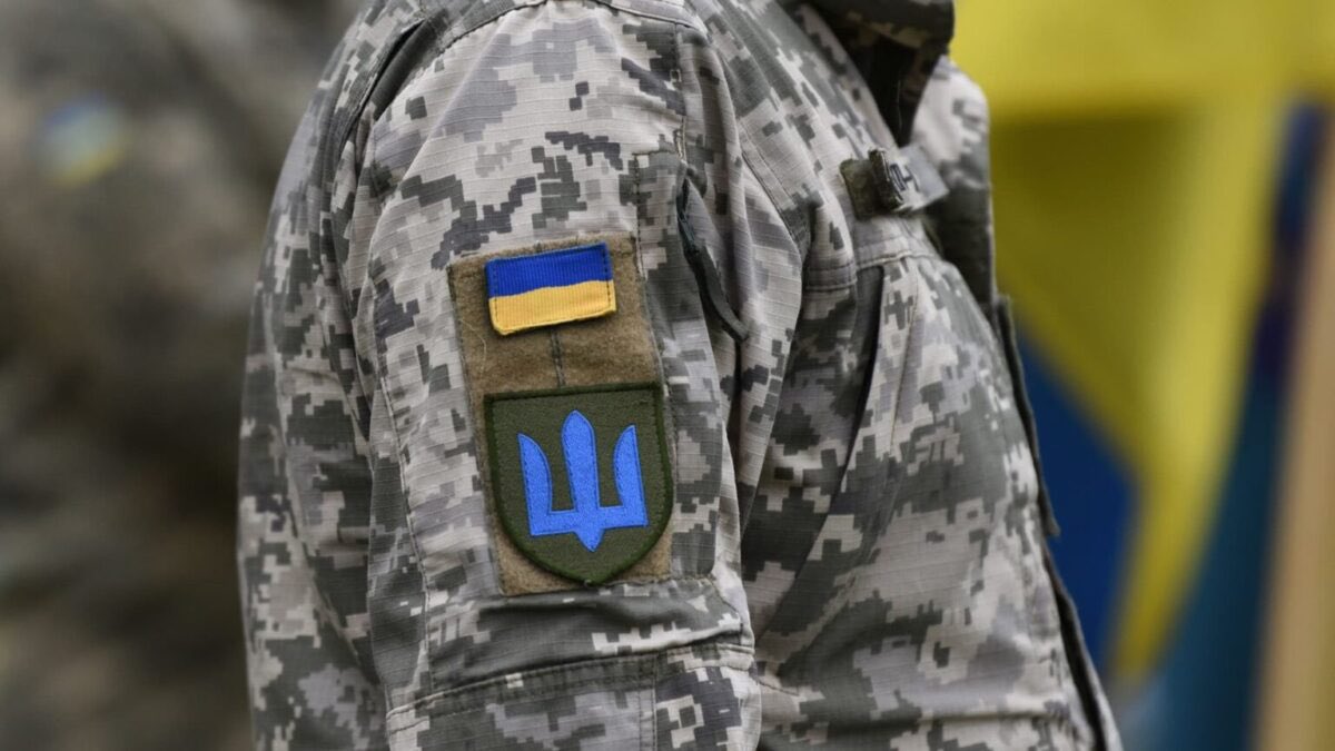 45% of Ukrainians would trust post-war power to military party
