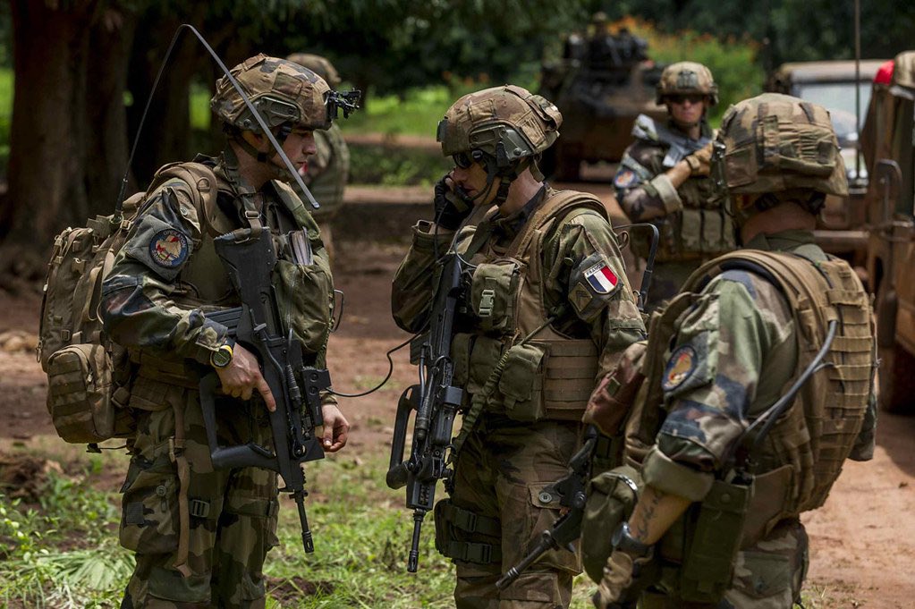Macron considers deploying 10,000 French soldiers to Ukraine