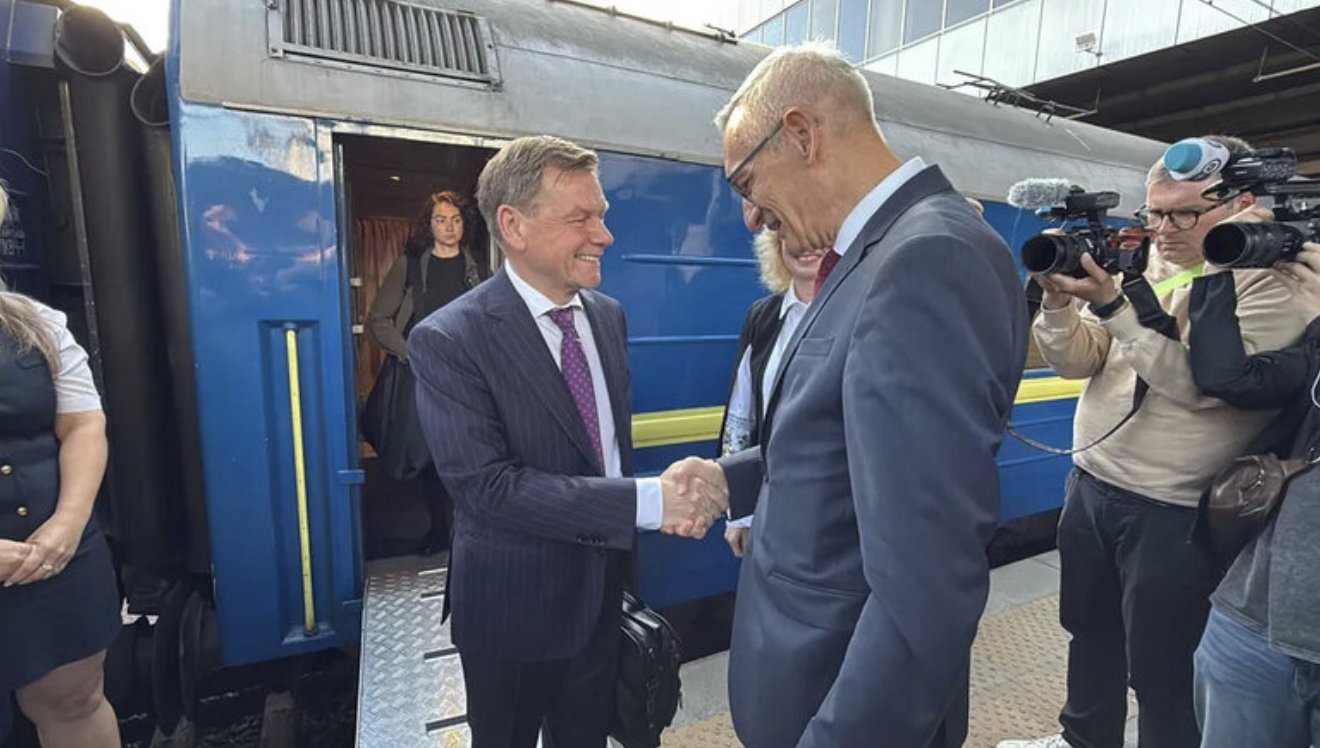 Wadephul Visits Ukraine as Storm Shadow Missiles Strike Russia