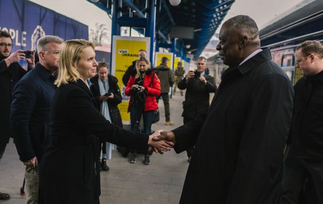 US Defense Secretary Austin visits Kyiv