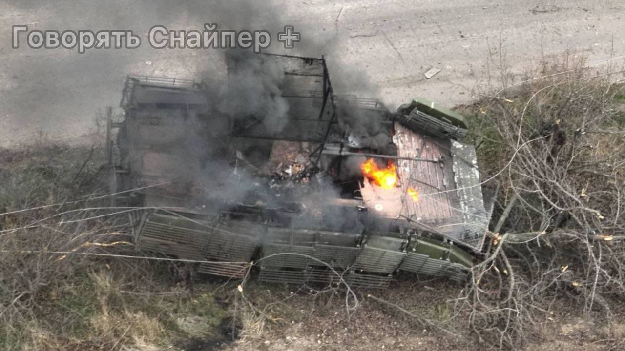 Ukrainian soldiers from the 79th Brigade destroy a vehicle and a tank