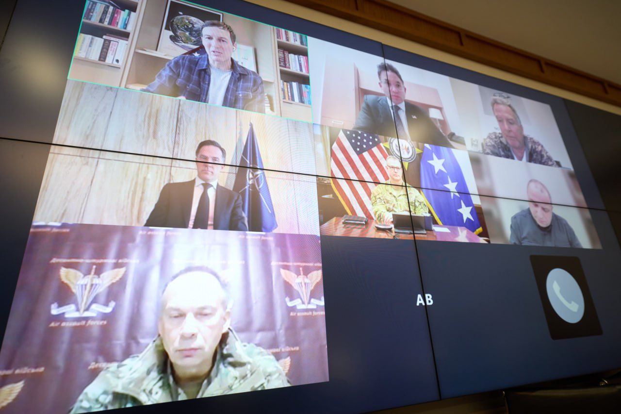 Zelenskyy discusses security guarantees with US officials in Kyiv