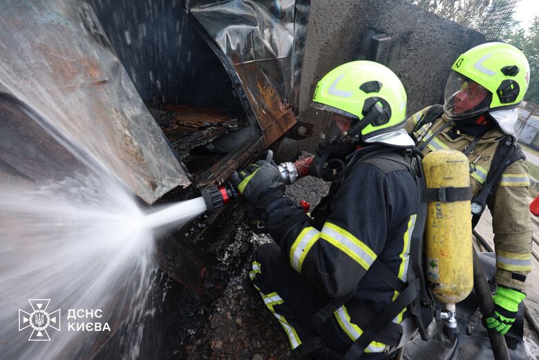 Fire in Kyiv’s Desnyanskyi District Extinguished