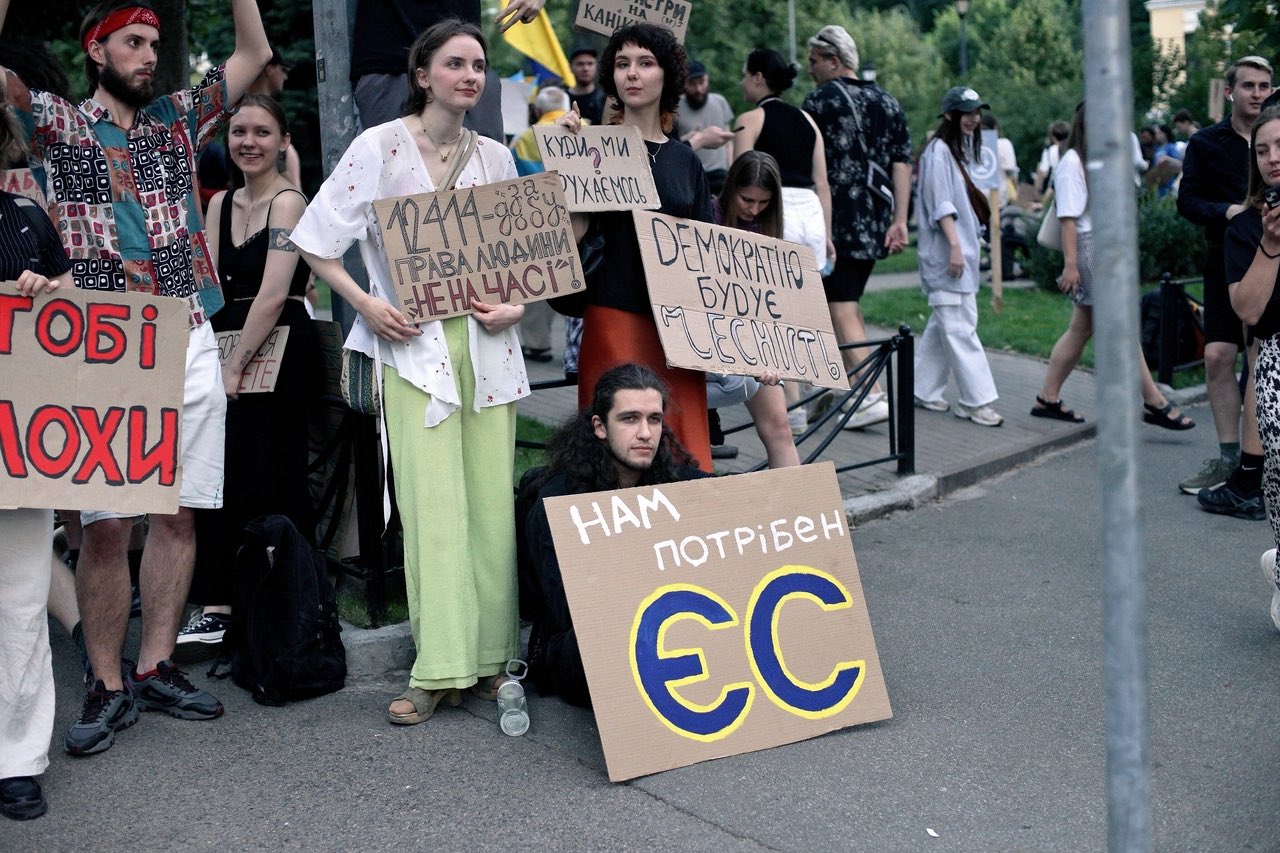 Young men at Ukrainian protests but not on the front line