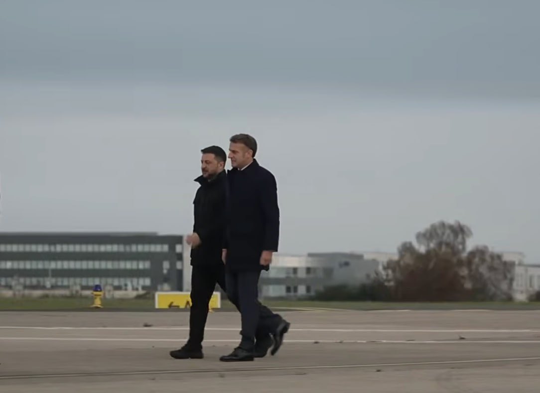 Zelensky in Paris for key aviation and air defense deal with Macron