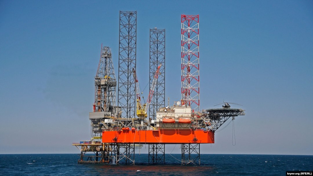 Fire on a gas platform near Crimea