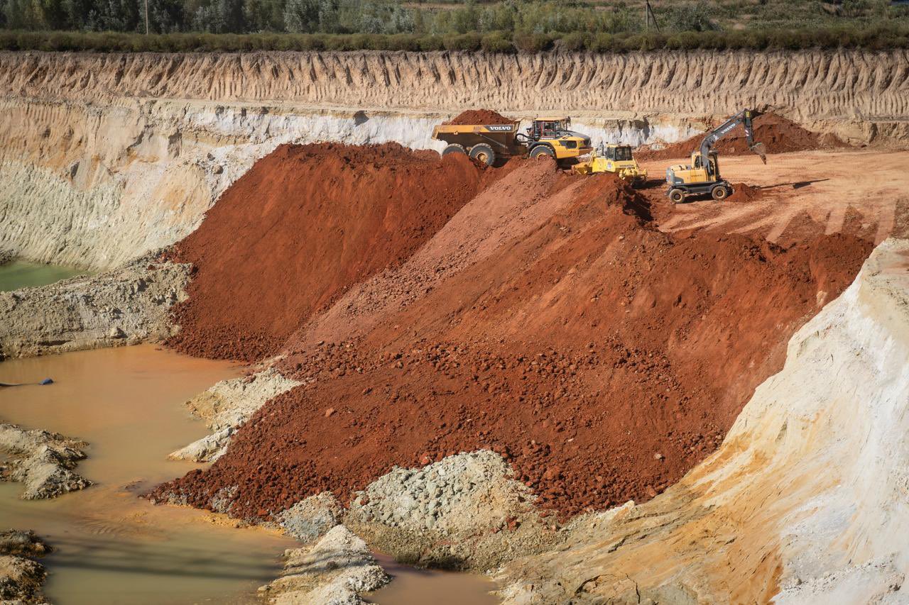 US delegation visits Ukraine’s titanium sites