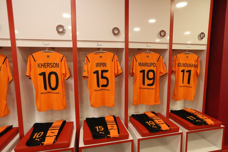 Shakhtar replaces player names with war-torn cities