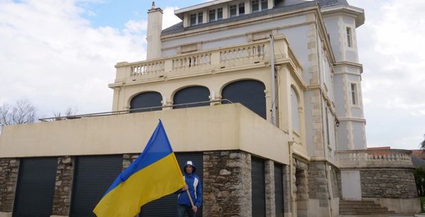 French activist occupies Putin’s daughter’s villa, finds documents.