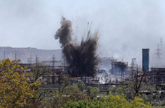 Enemy attacks Azovstal with artillery and tanks