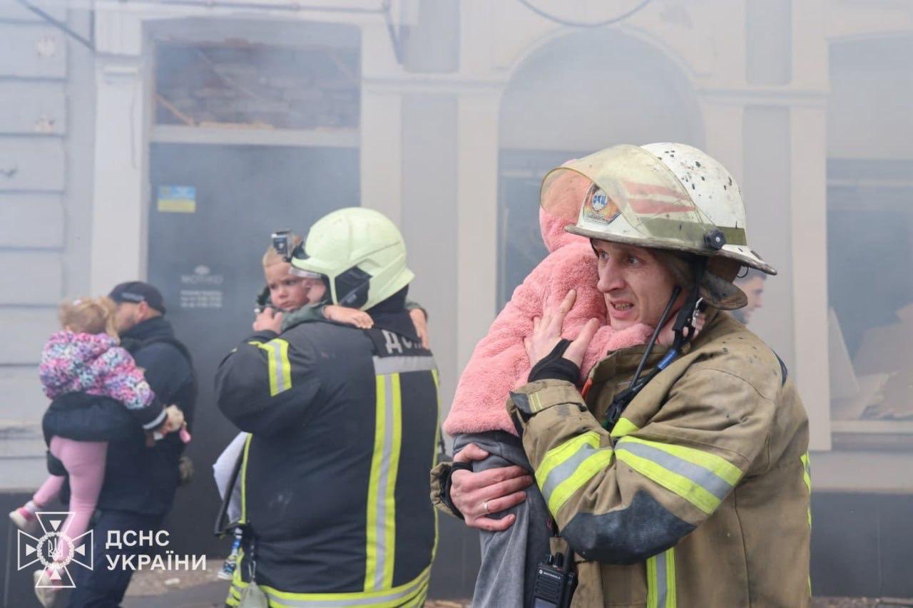 Russia attacks kindergarten in Kharkiv, emergency responders rescue children