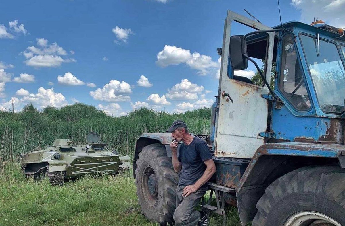 Ukrainian tractor task force captures Russian MT-LB