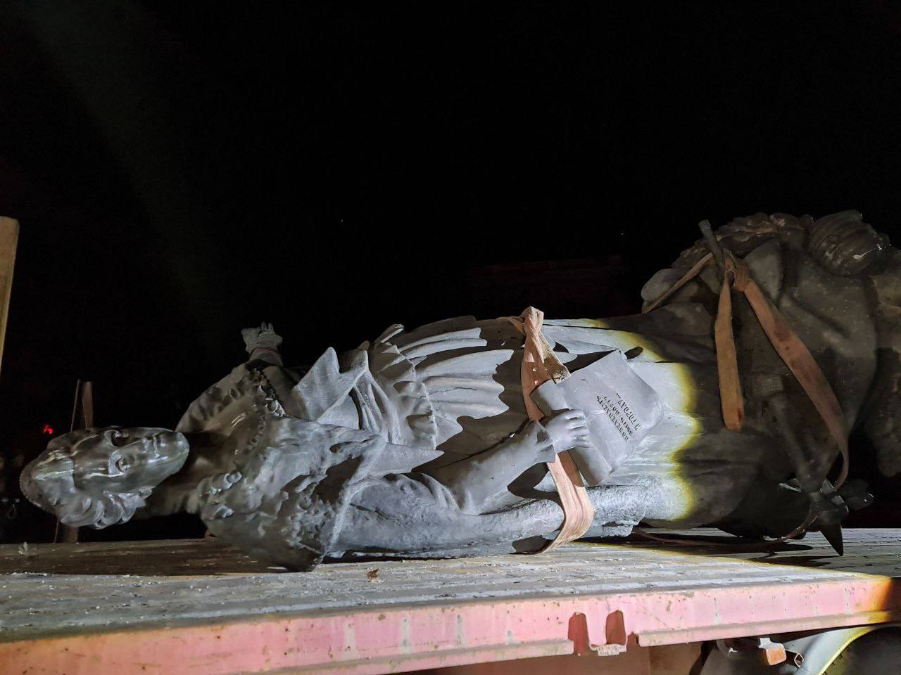 Odesa citizens topple monument to Russian Empress Catherine II, signaling decline of Russian colonial empire in Ukraine.