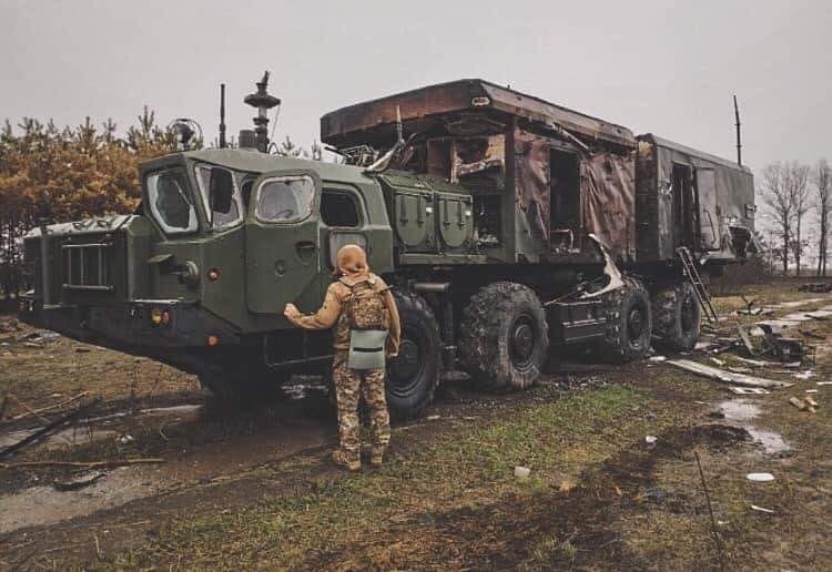 Destroyed Russian tanks near Kharkiv and Ukrainian advances